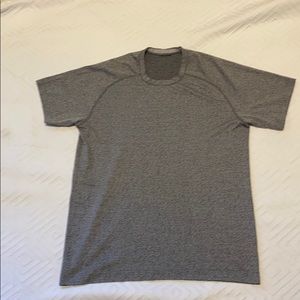💪🏼 Lululemon Men’s Gray Tee Shirt 💪🏼
